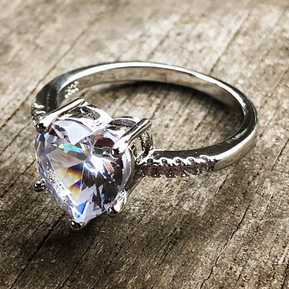 925 Silver Heart Diamond Ring - Picture 4 of 9